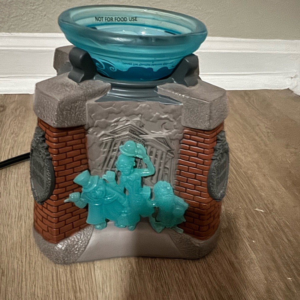 Scentsy Disney Haunted Mansion Warmer